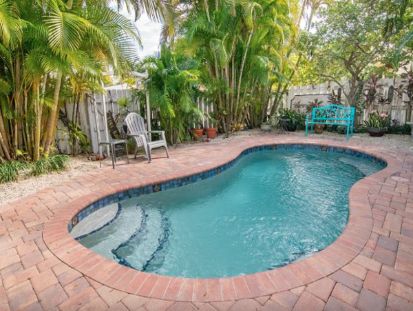 Newly remodeled 3 bed private pool Anna Maria Cottage STEPS TO THE BEACH!